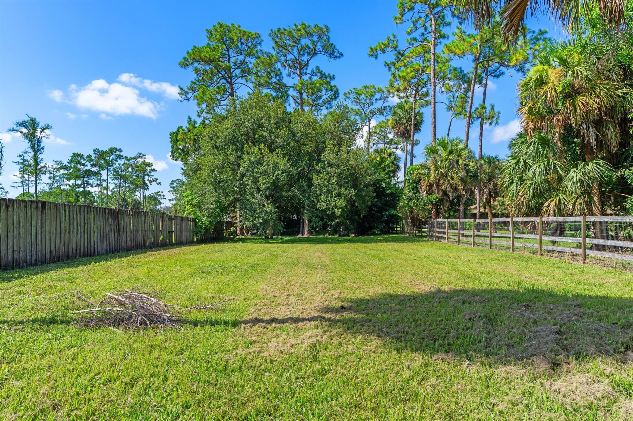 LOXAHATCHEE GROVES - Residential