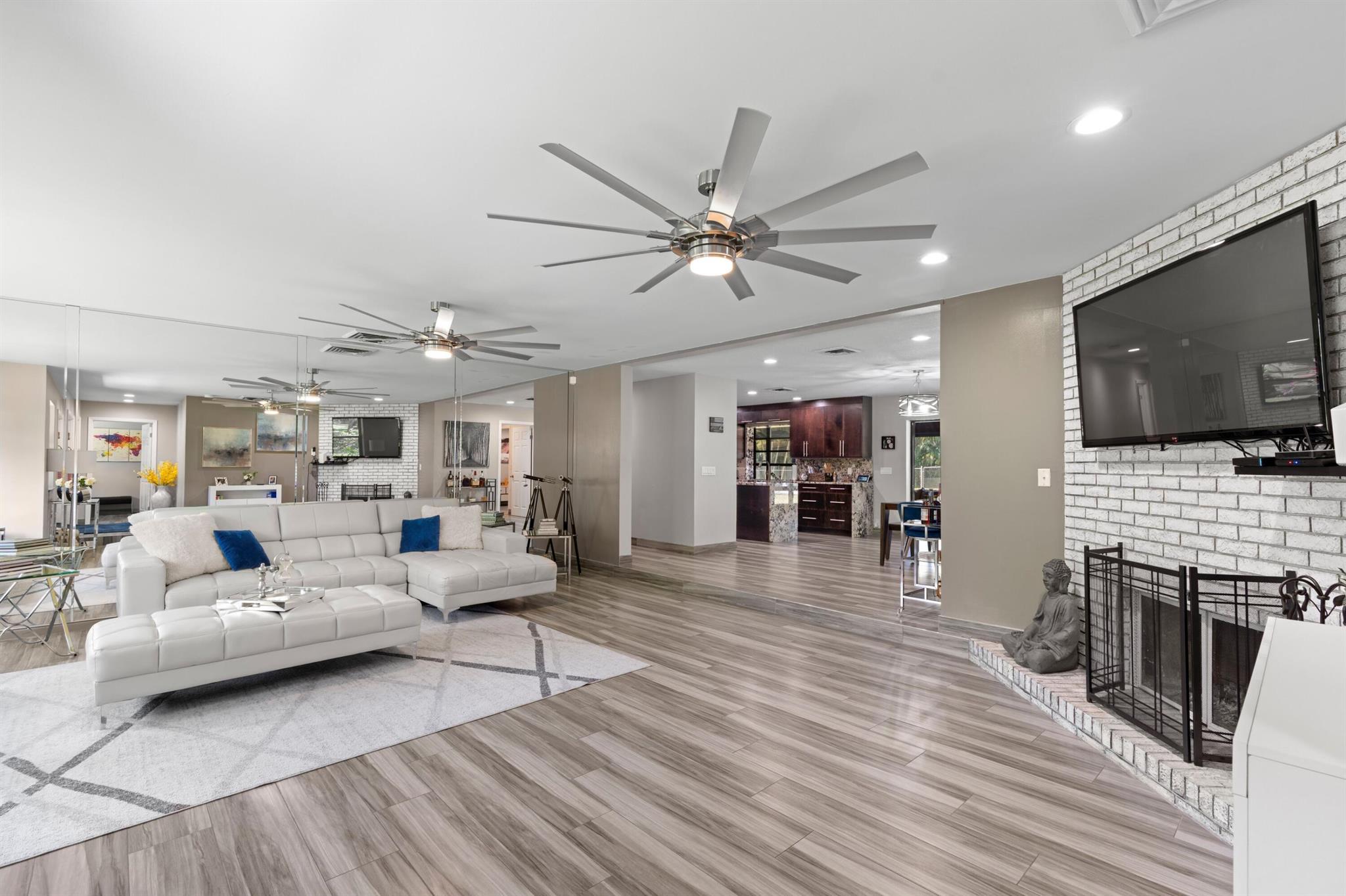 LOXAHATCHEE GROVES - Residential