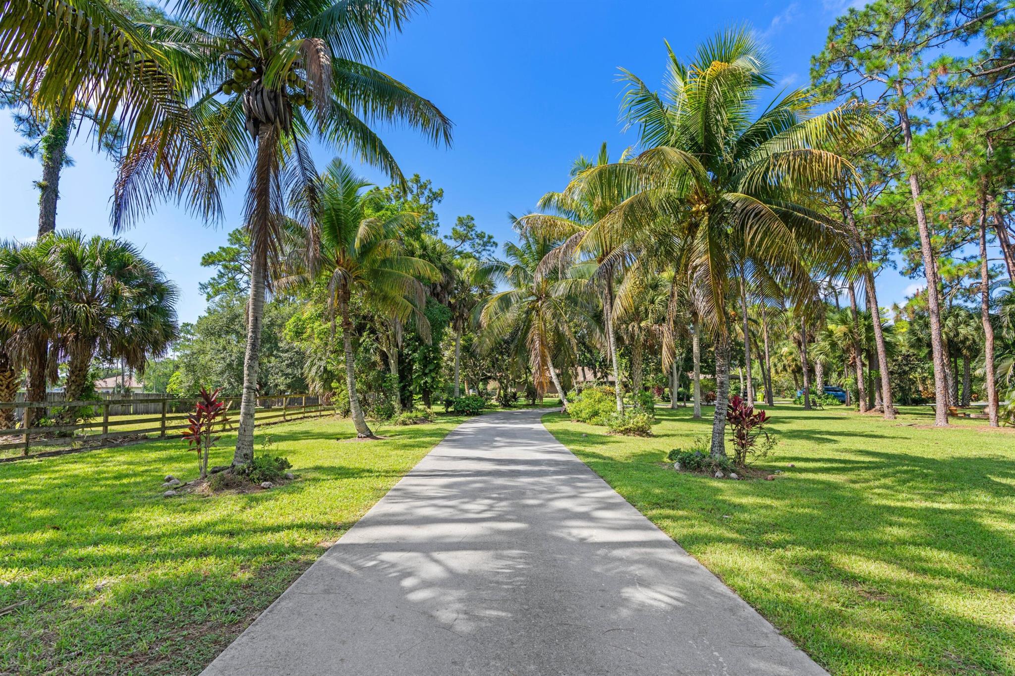 LOXAHATCHEE GROVES - Residential