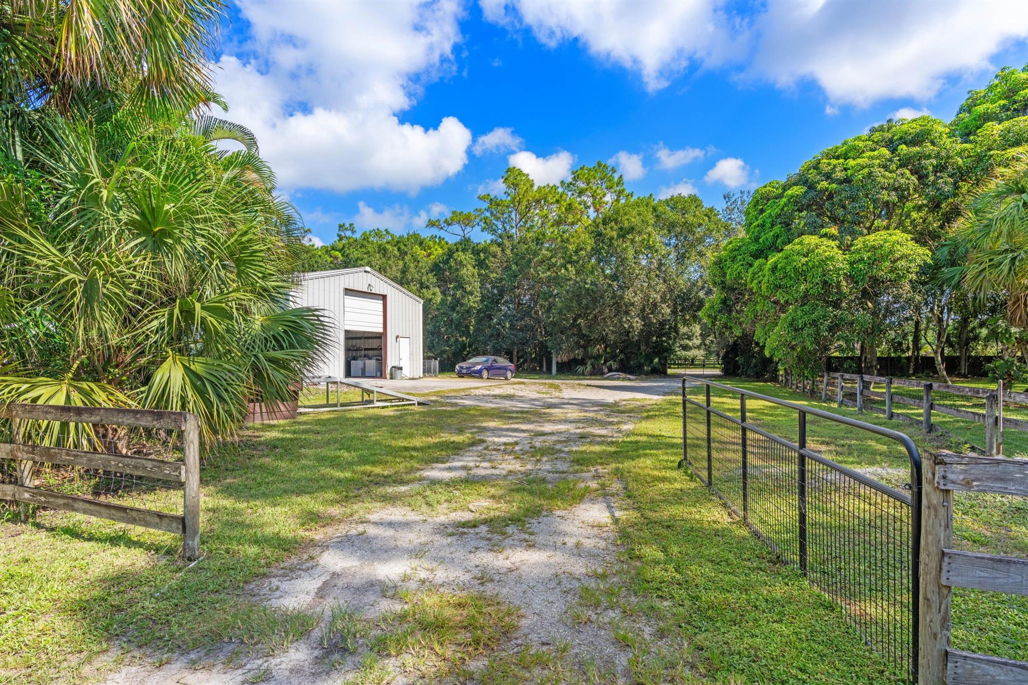 LOXAHATCHEE GROVES - Residential