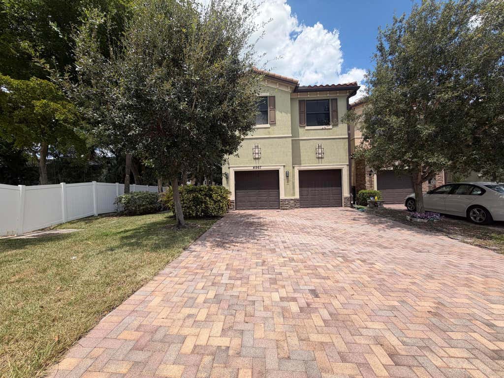 Photo of 4967 NW 59th Street, Tamarac, FL 33319 (MLS # B26069123)