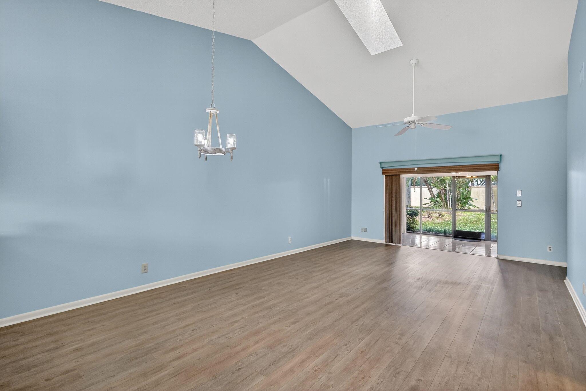 7643 SE Sugar Sand Circle