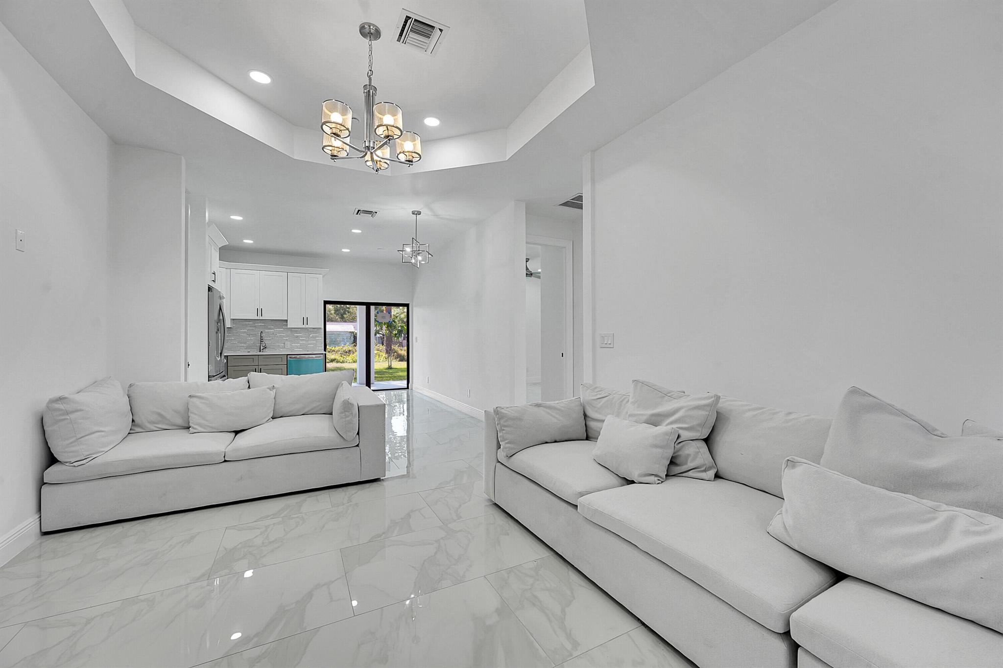 LAKEWOOD PARK UNIT 10 - Residential Lease