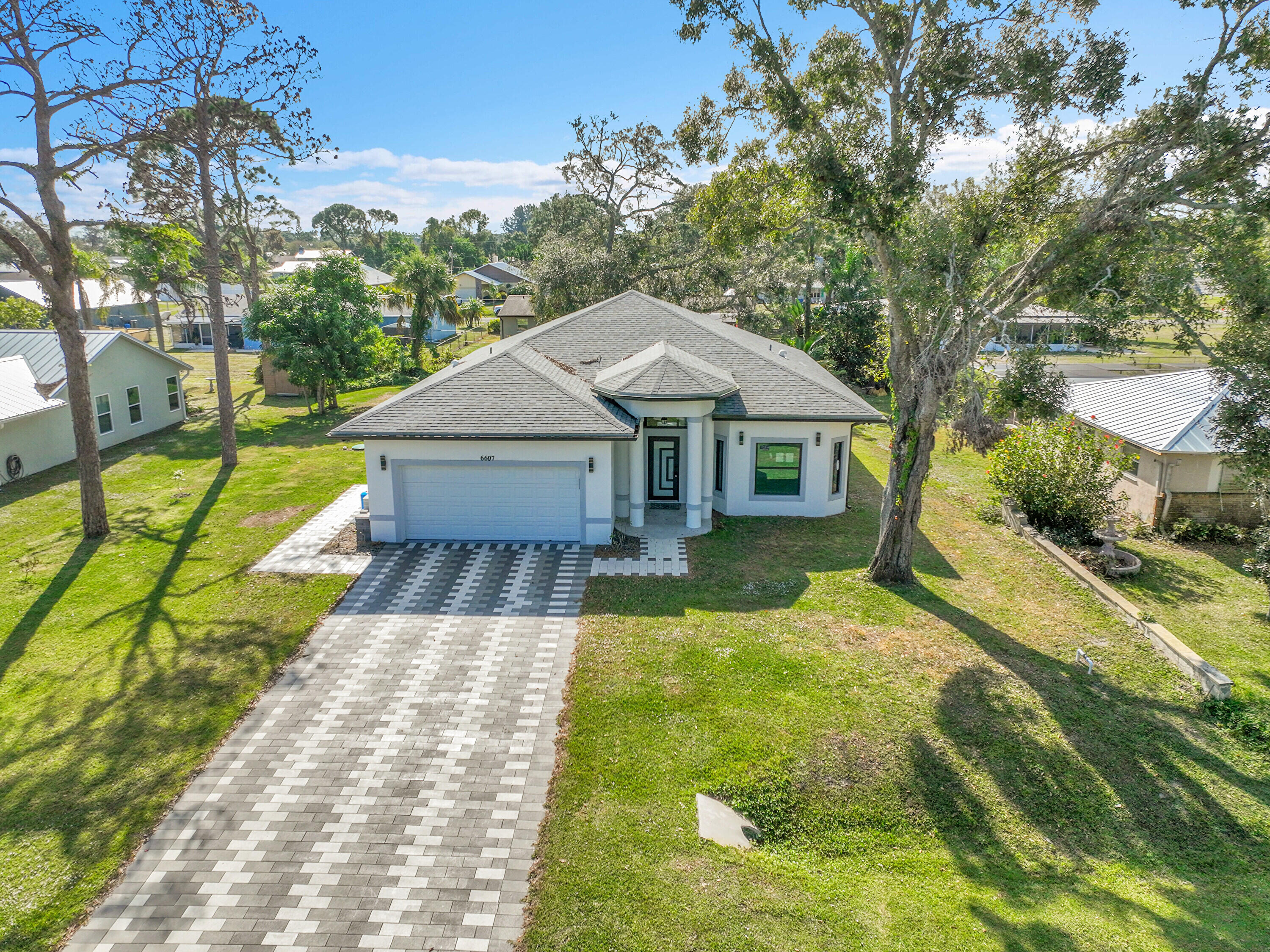 LAKEWOOD PARK UNIT 10 - Residential Lease