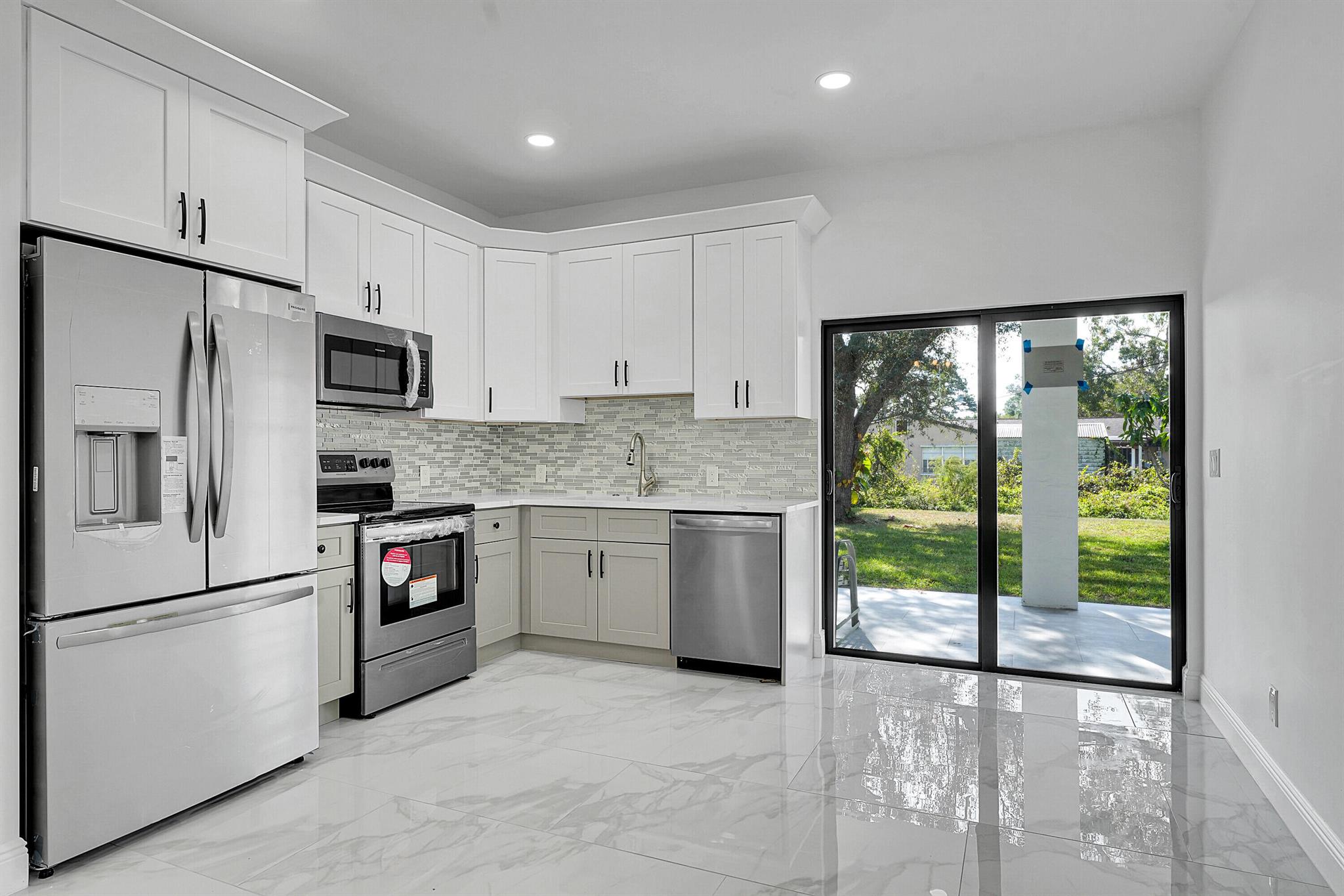 LAKEWOOD PARK UNIT 10 - Residential Lease