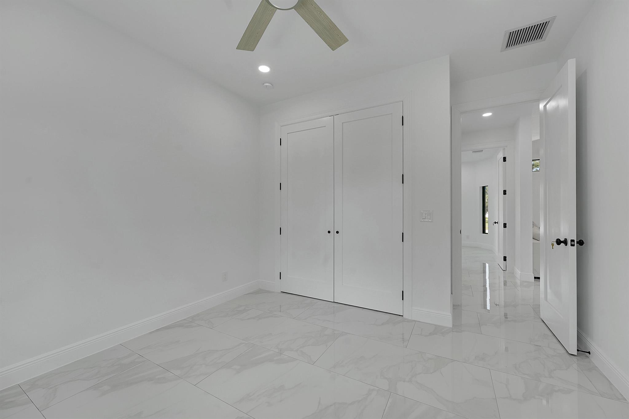 LAKEWOOD PARK UNIT 10 - Residential Lease