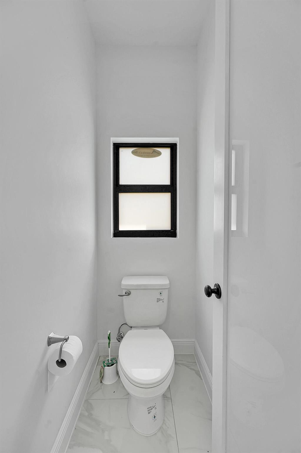 LAKEWOOD PARK UNIT 10 - Residential Lease