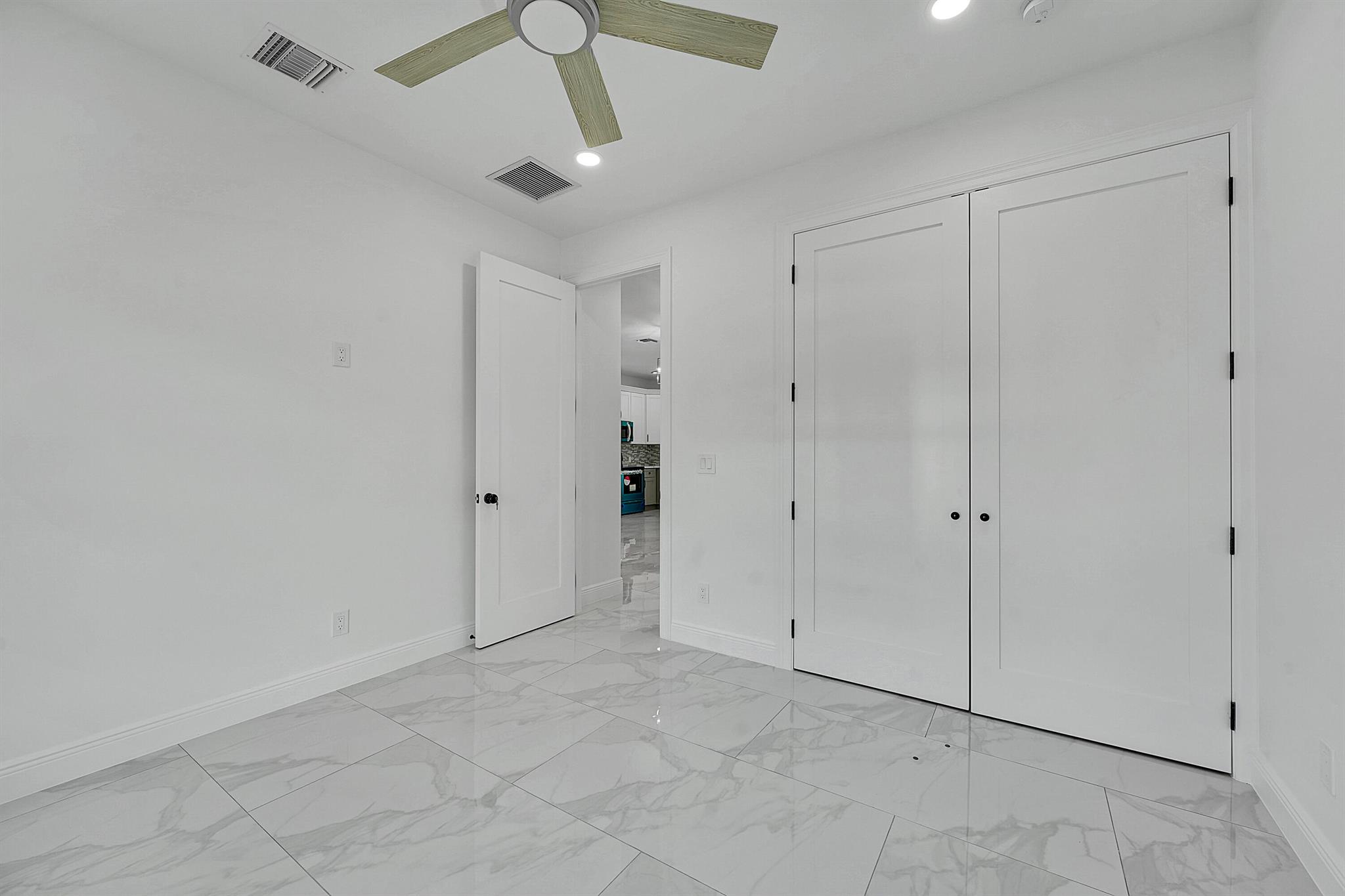 LAKEWOOD PARK UNIT 10 - Residential Lease