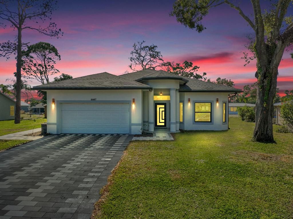 Photo of 6607 Deland Avenue, Fort Pierce, FL 34951 (MLS # R11143850)