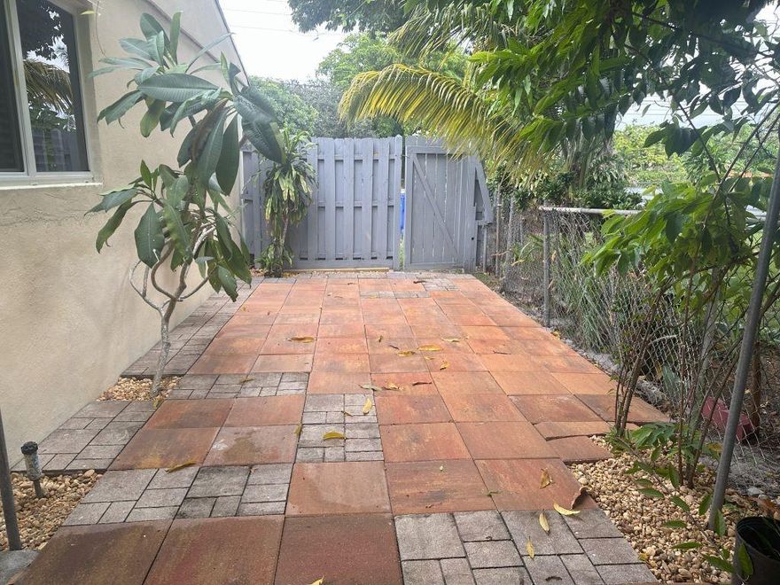 This efficiency/studio apartment is located in the rear of the main house. It features tile floors, an updated bathroom, a closet, a small refrigerator, a small microwave, and a small electric cooktop with two burners. Electric, water/sewer, and garbage are all included with the rent. It is located near shopping areas, with easy access to the major highways, and more.