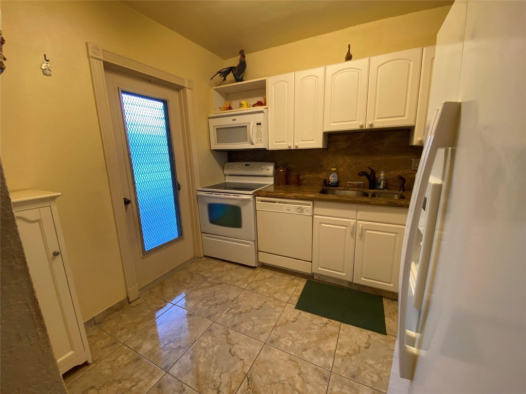 Photo of 1001 Hillcrest Court #108, Hollywood, FL 33021 (MLS # F10531929)