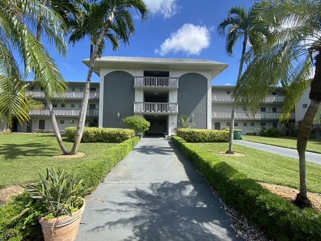 Photo of 1001 Hillcrest Court #108, Hollywood, FL 33021 (MLS # F10531929)