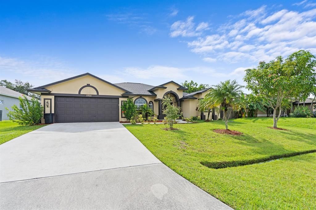 Photo of 3305 SW Frankford Street, Port Saint Lucie, FL 34953 (MLS # R10736003)