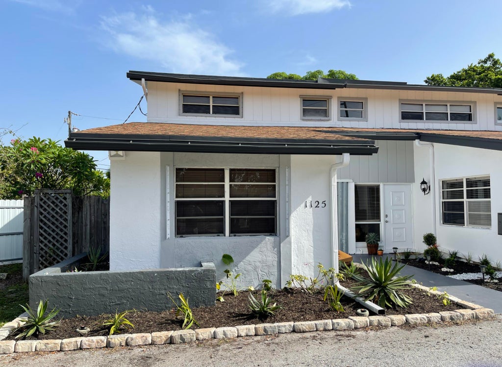 Photo of 1125 W PROSPECT Road, Fort Lauderdale, FL 33309 (MLS # B26081425)