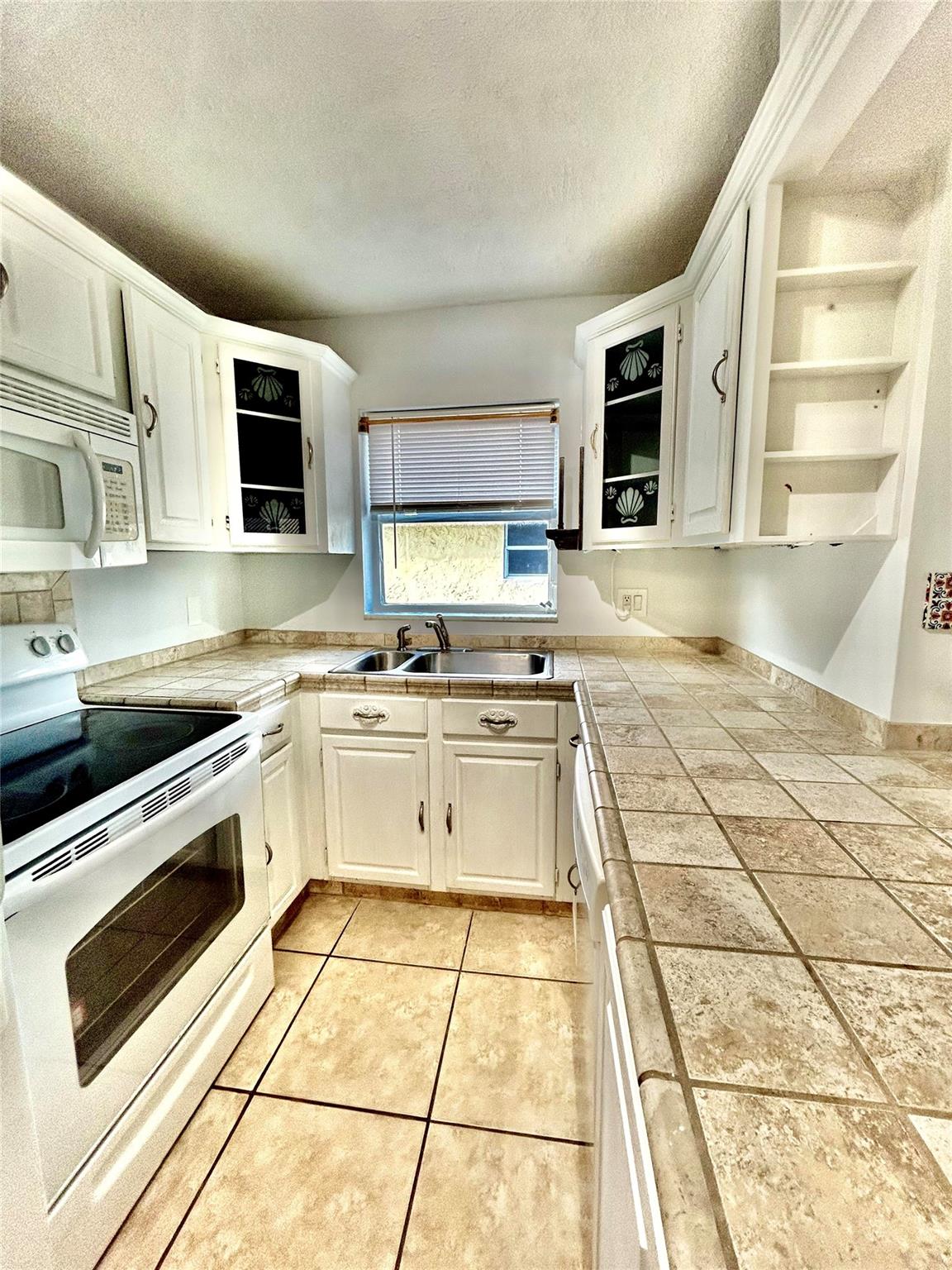 FOREST VILLAS CONDO - Residential Lease