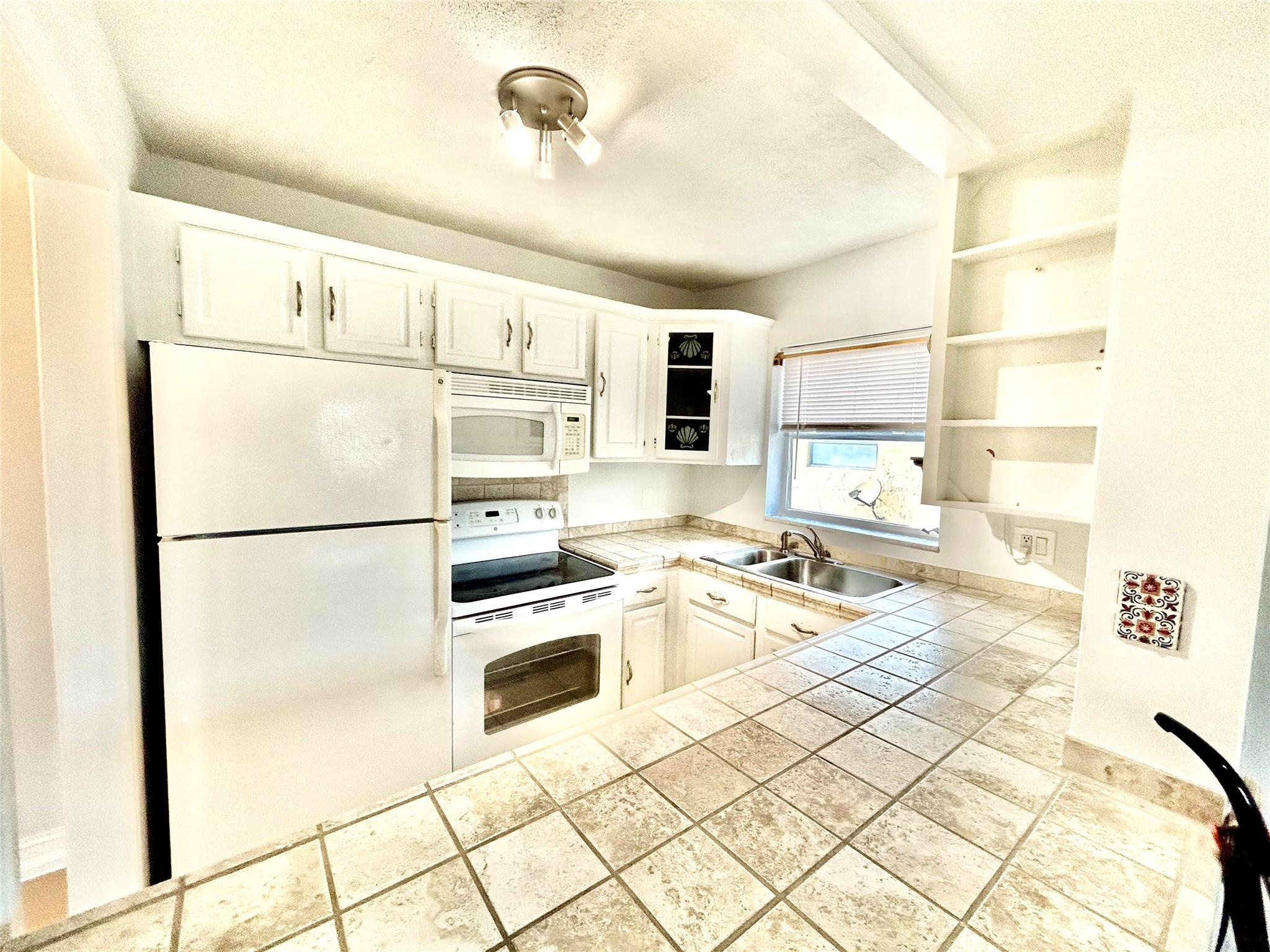 FOREST VILLAS CONDO - Residential Lease