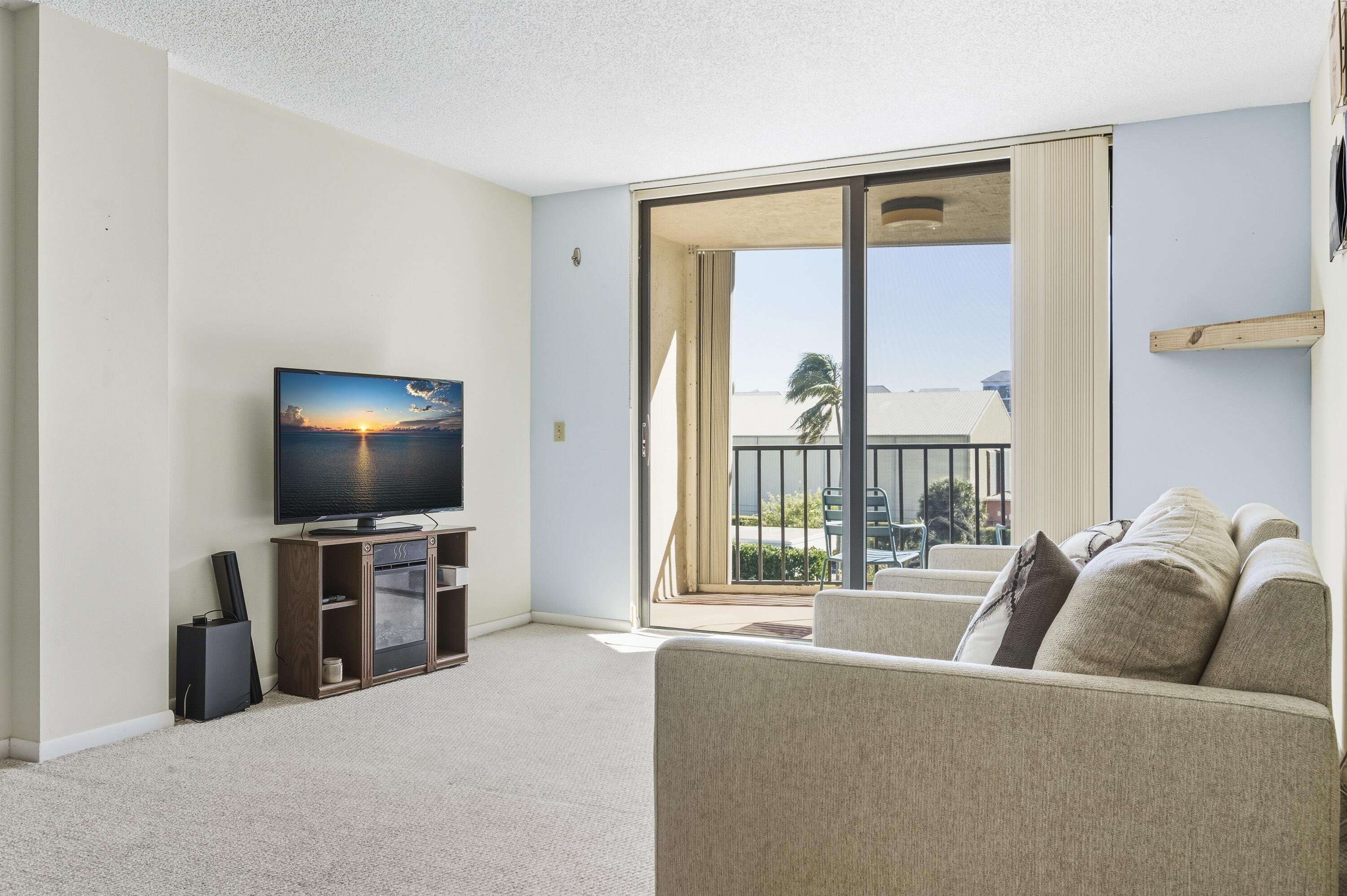 HIDDEN HARBOUR OF THE PALM BEACHES CONDO - Residential Lease