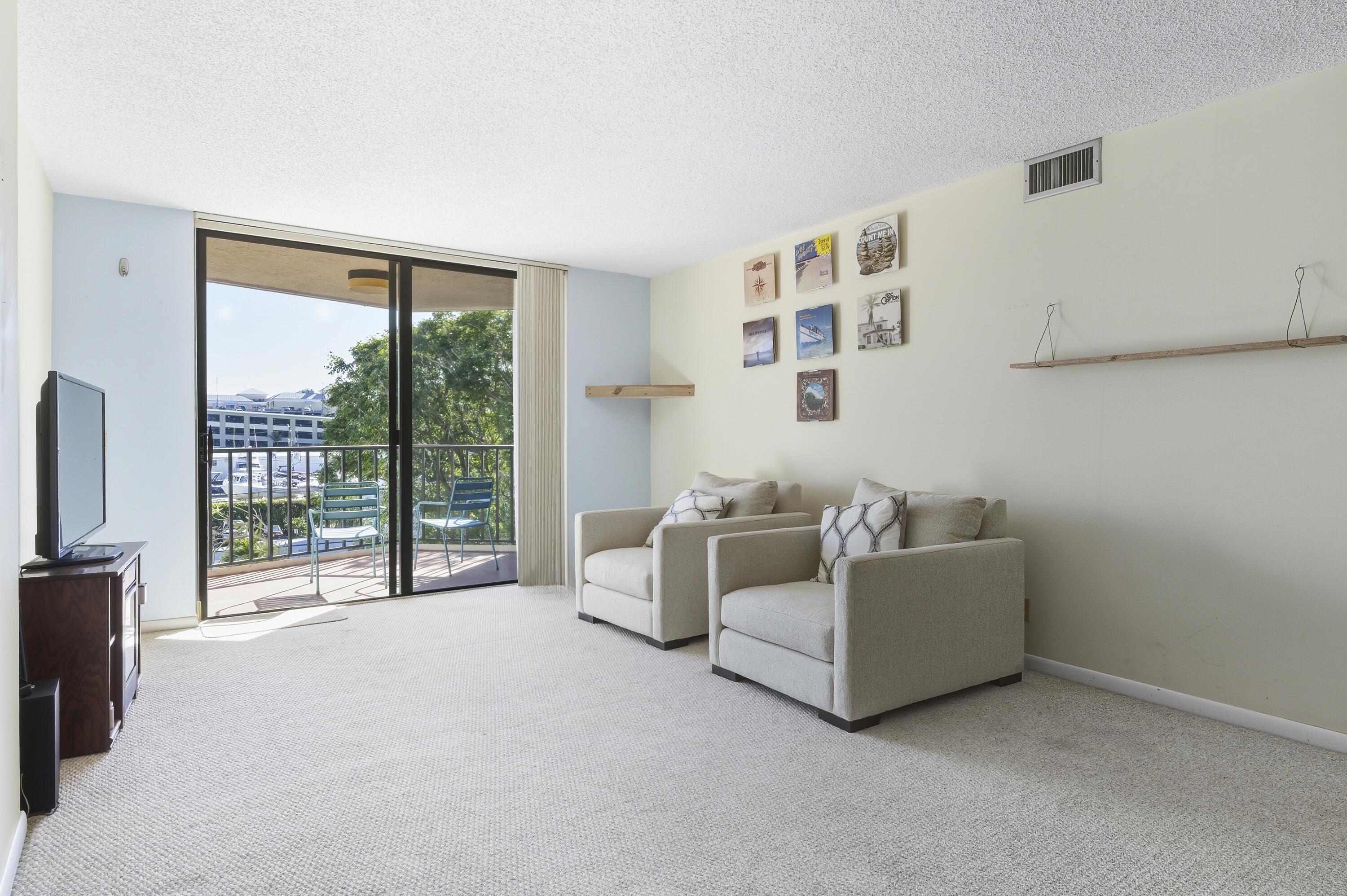 HIDDEN HARBOUR OF THE PALM BEACHES CONDO - Residential Lease