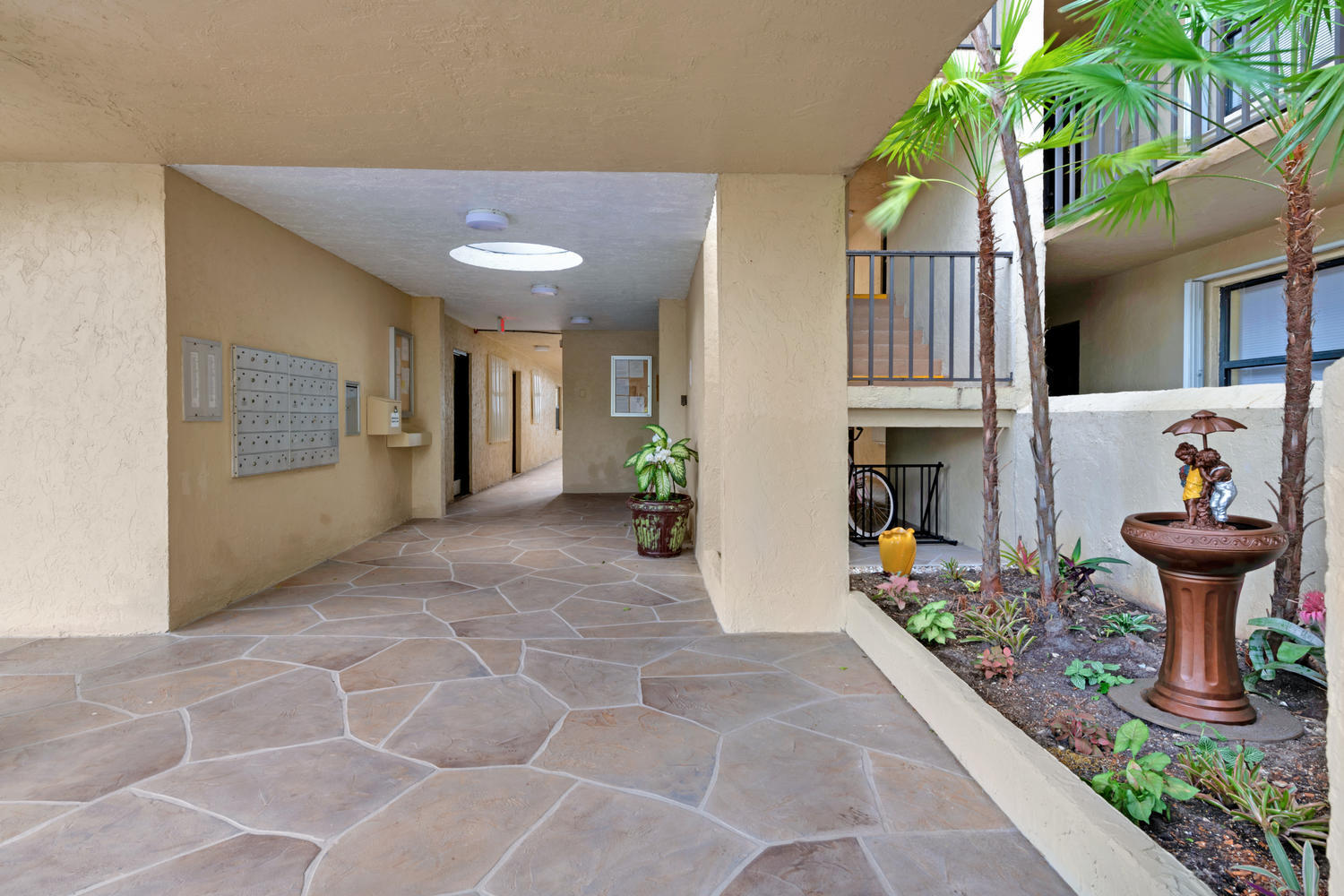 HIDDEN HARBOUR OF THE PALM BEACHES CONDO - Residential Lease