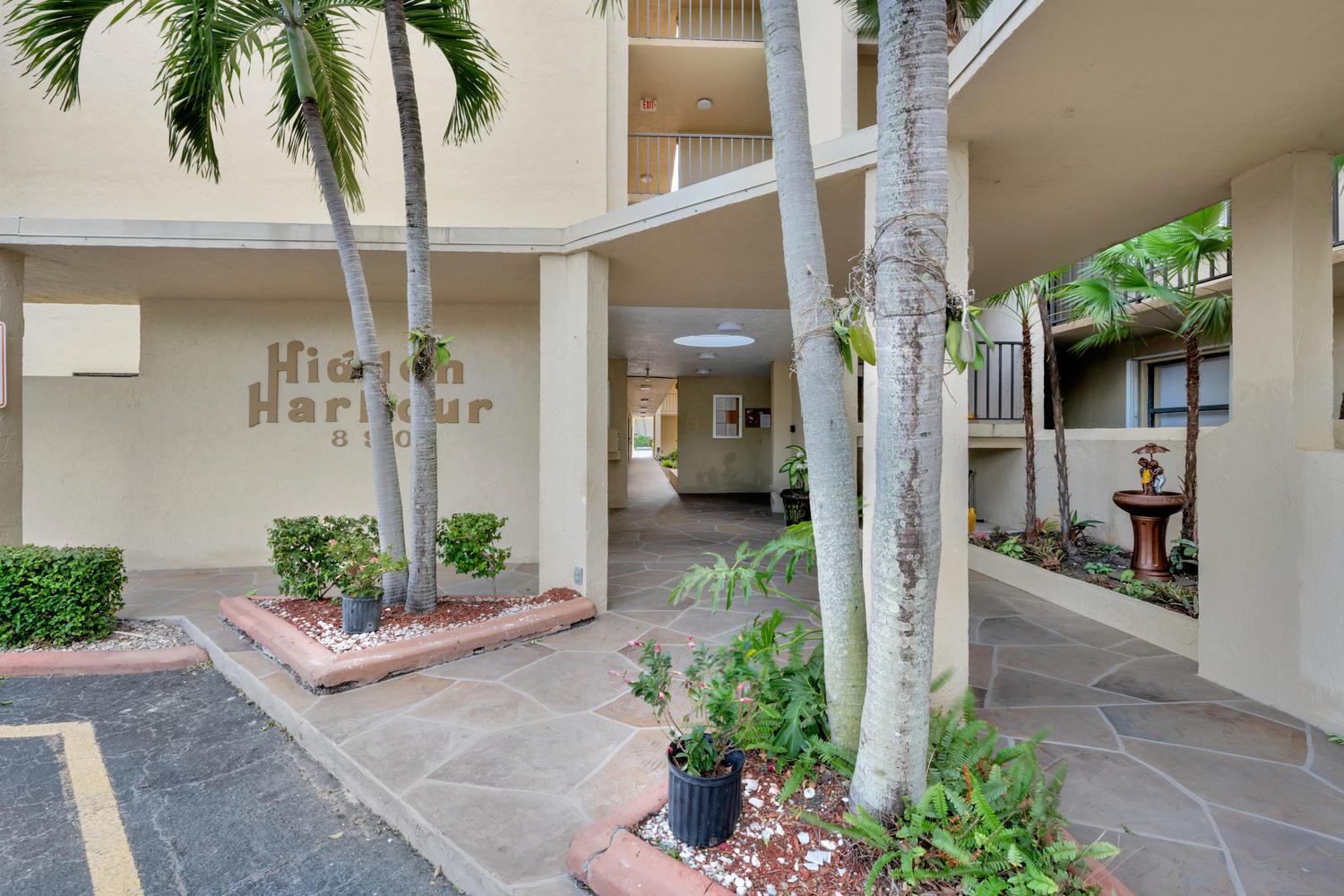 HIDDEN HARBOUR OF THE PALM BEACHES CONDO - Residential Lease