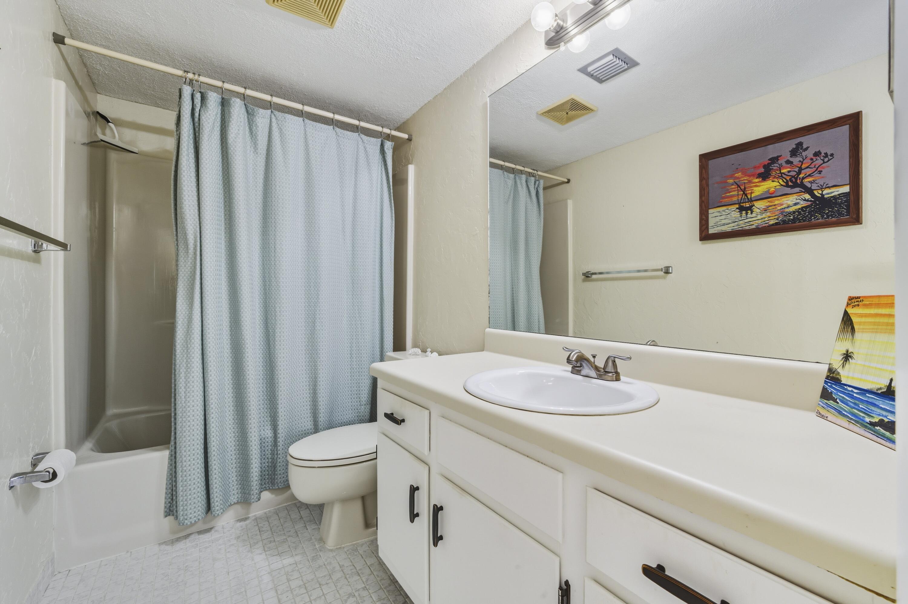 HIDDEN HARBOUR OF THE PALM BEACHES CONDO - Residential Lease