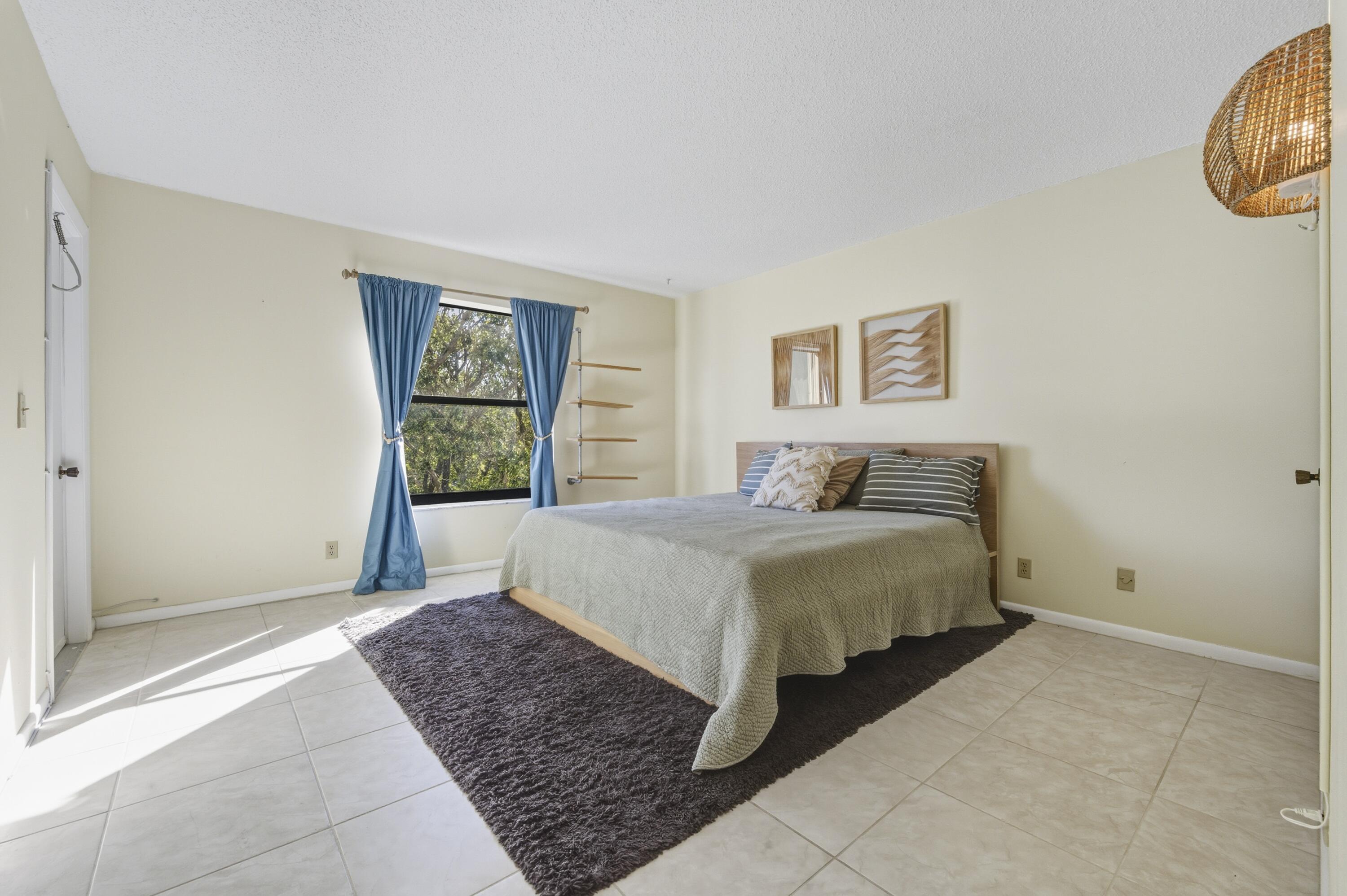 HIDDEN HARBOUR OF THE PALM BEACHES CONDO - Residential Lease