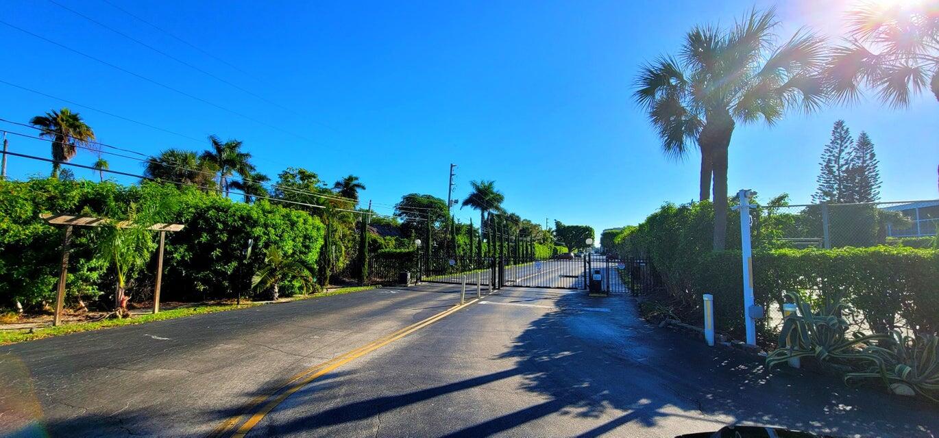 HIDDEN HARBOUR OF THE PALM BEACHES CONDO - Residential Lease