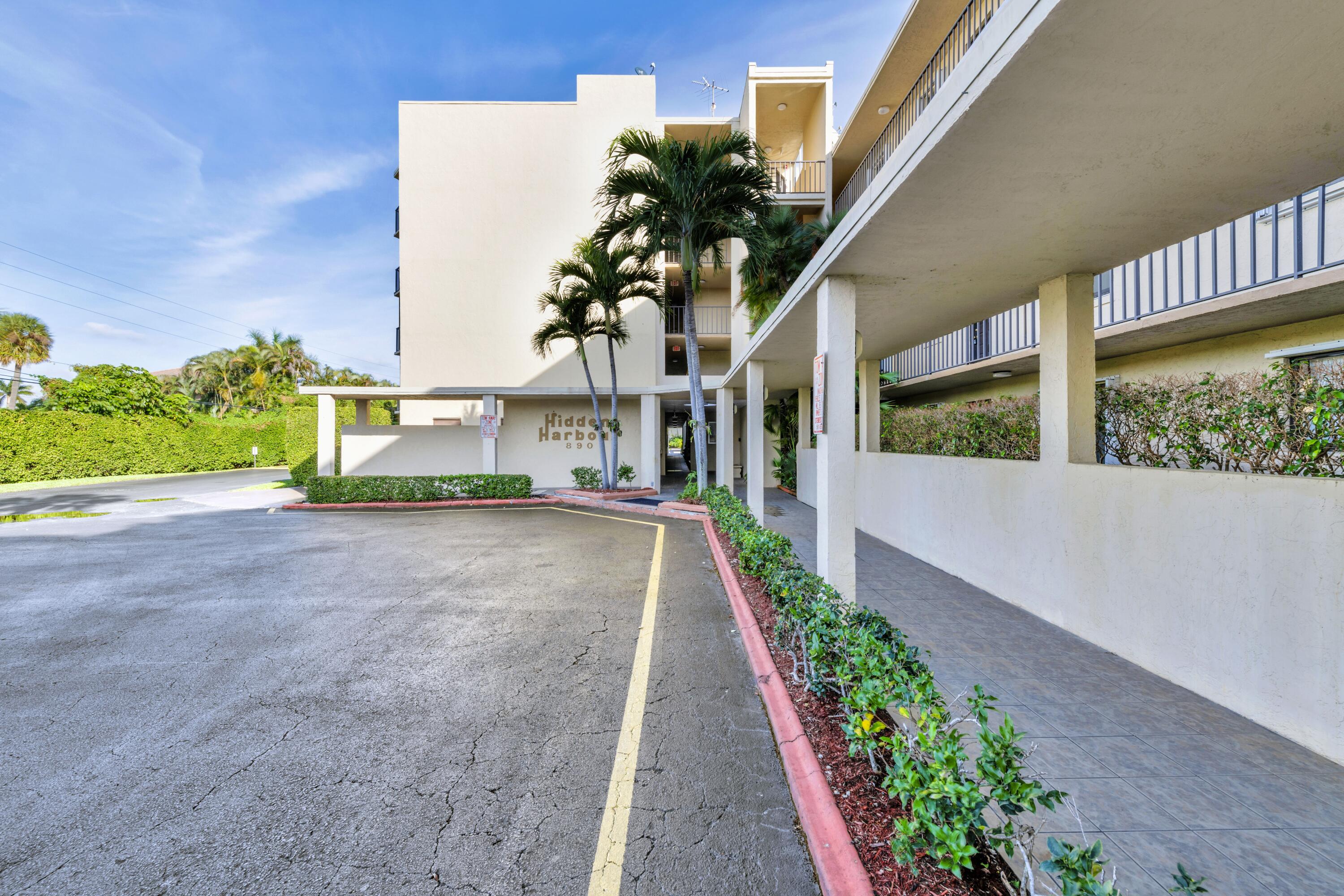 HIDDEN HARBOUR OF THE PALM BEACHES CONDO - Residential Lease