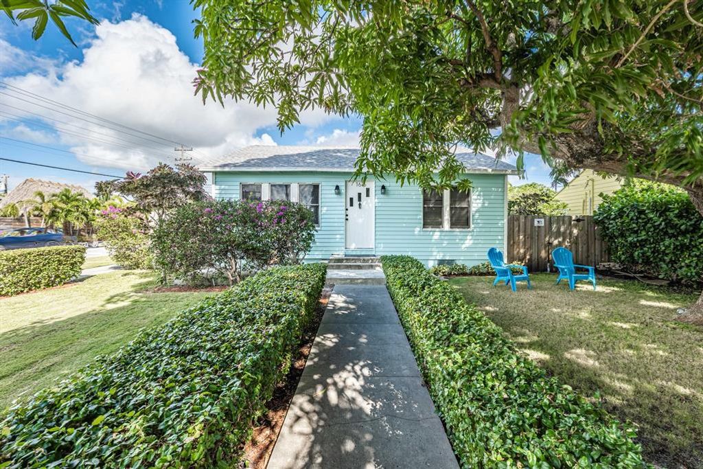 Photo of 1616 13th Avenue N, Lake Worth Beach, FL 33460 (MLS # R10758277)