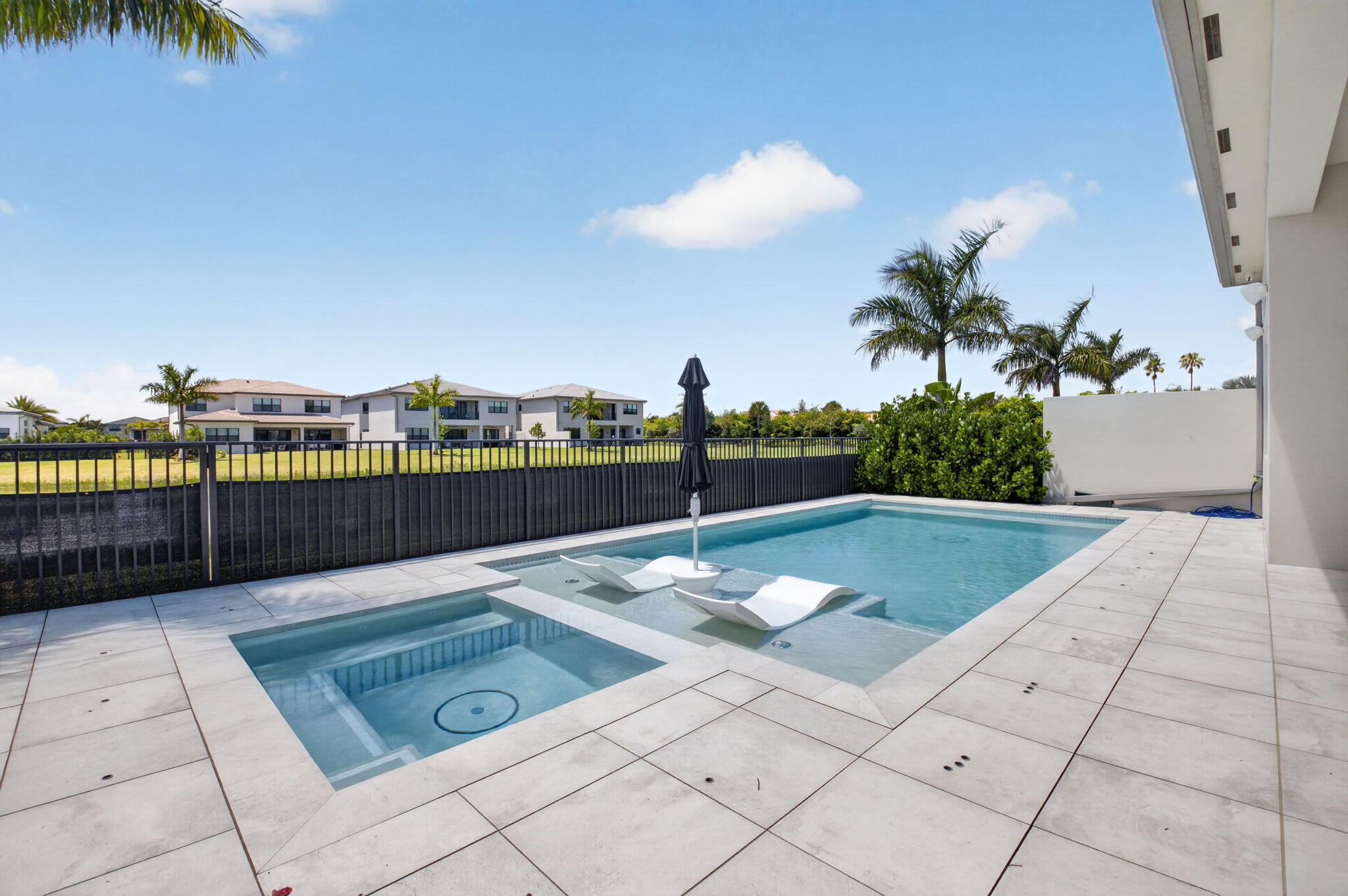 LOTUS PALM - Residential