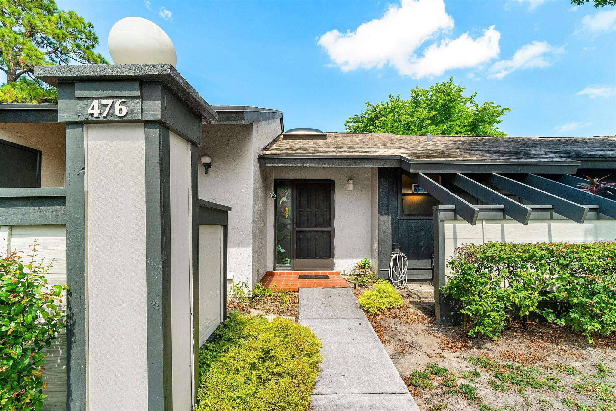 Beautiful 2 bedroom 2 bath Villa located and a highly desirable 55+ community. The great unit features an open concept with spacious bedrooms and a wonderful screen patio. The home features an updated kitchen with new cabinets and appliances. The community features club house with fitness center and rec room, the community also features a fantastic community pool.