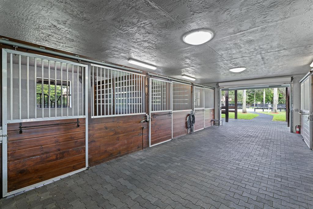 SADDLE TRAIL PARK OF WELLINGTON - Residential