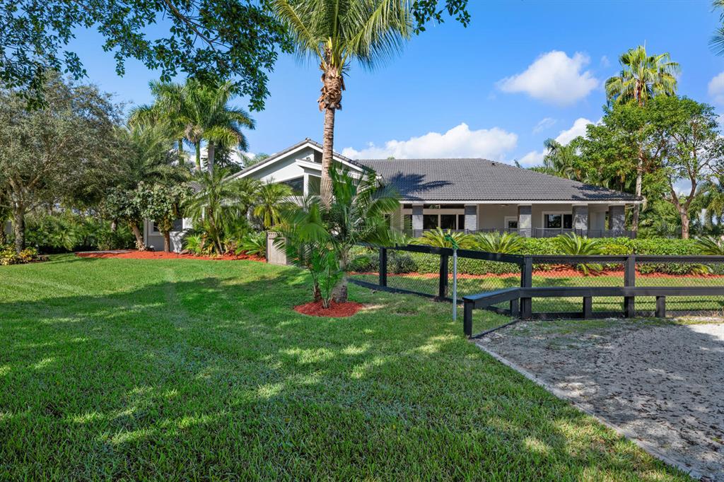 SADDLE TRAIL PARK OF WELLINGTON - Residential