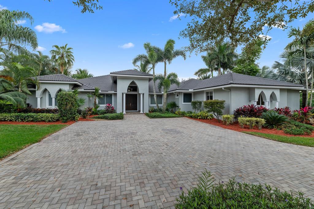 SADDLE TRAIL PARK OF WELLINGTON - Residential