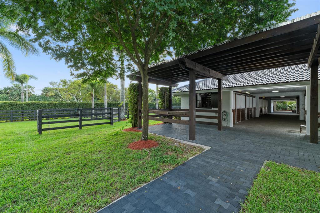 SADDLE TRAIL PARK OF WELLINGTON - Residential