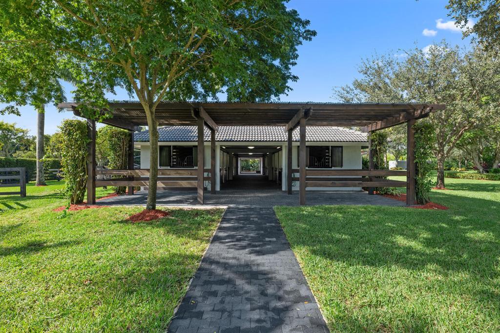 SADDLE TRAIL PARK OF WELLINGTON - Residential