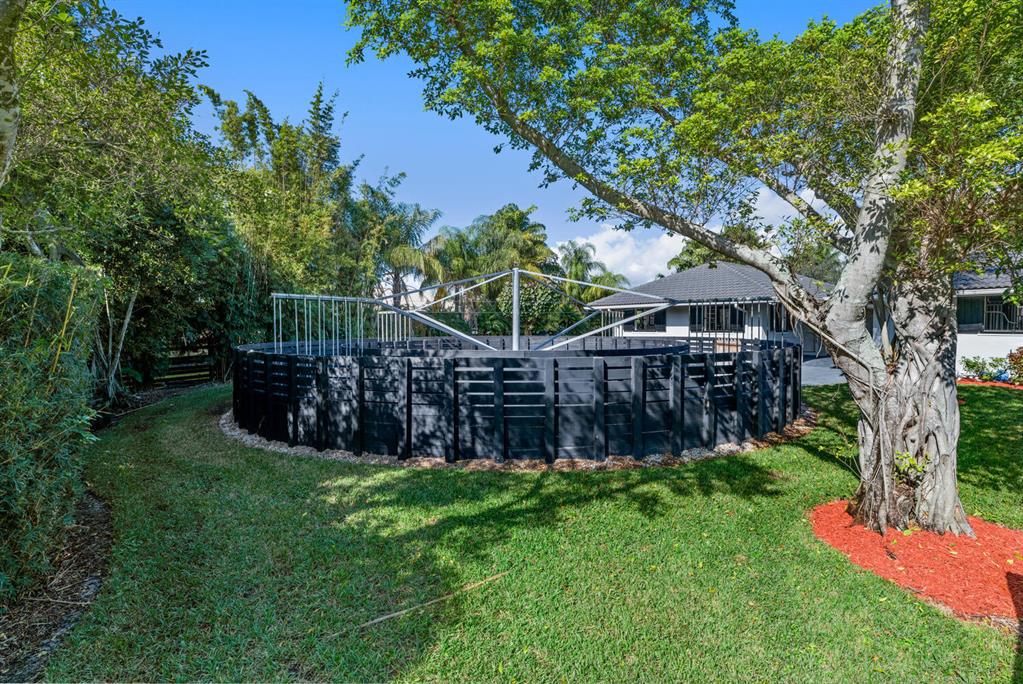 SADDLE TRAIL PARK OF WELLINGTON - Residential