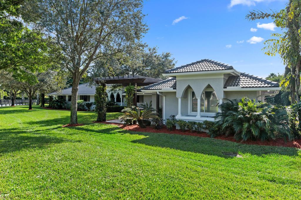 SADDLE TRAIL PARK OF WELLINGTON - Residential