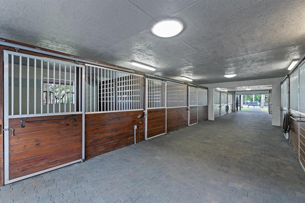 SADDLE TRAIL PARK OF WELLINGTON - Residential