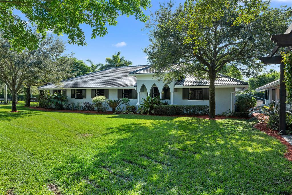 SADDLE TRAIL PARK OF WELLINGTON - Residential