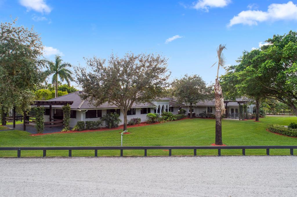 SADDLE TRAIL PARK OF WELLINGTON - Residential