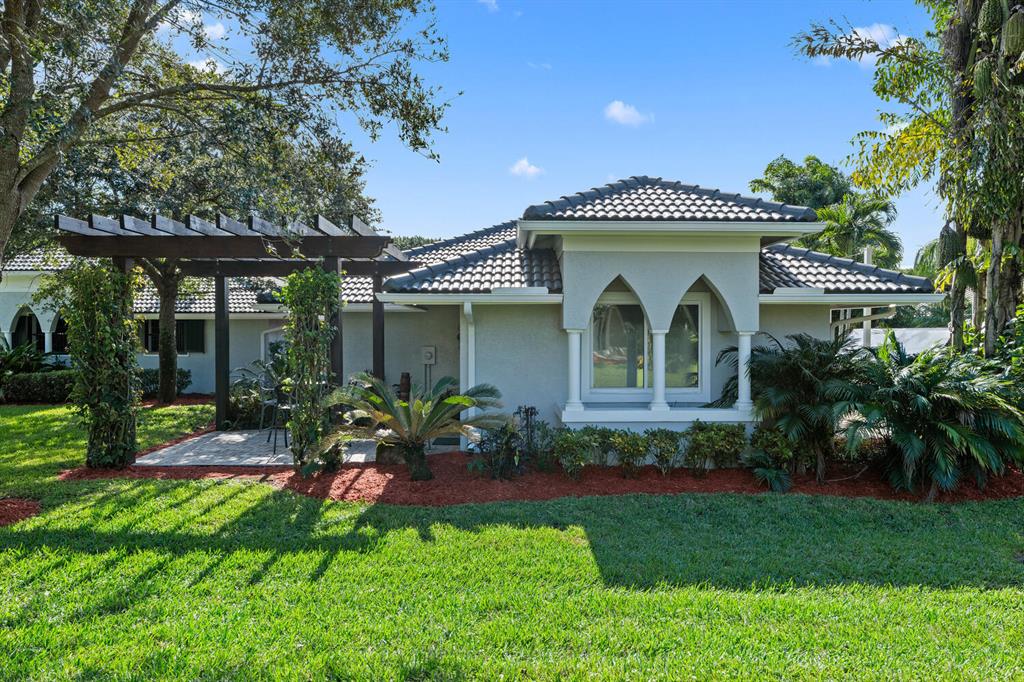 SADDLE TRAIL PARK OF WELLINGTON - Residential