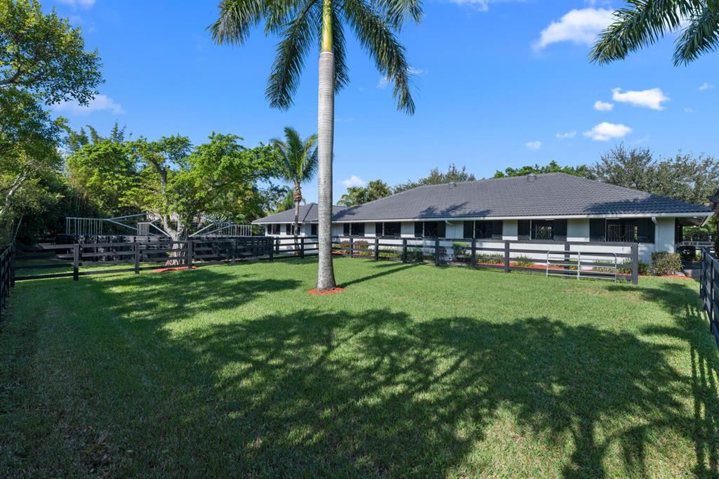 SADDLE TRAIL PARK OF WELLINGTON - Residential