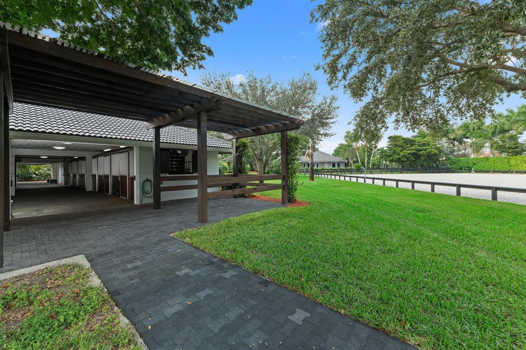 SADDLE TRAIL PARK OF WELLINGTON - Residential