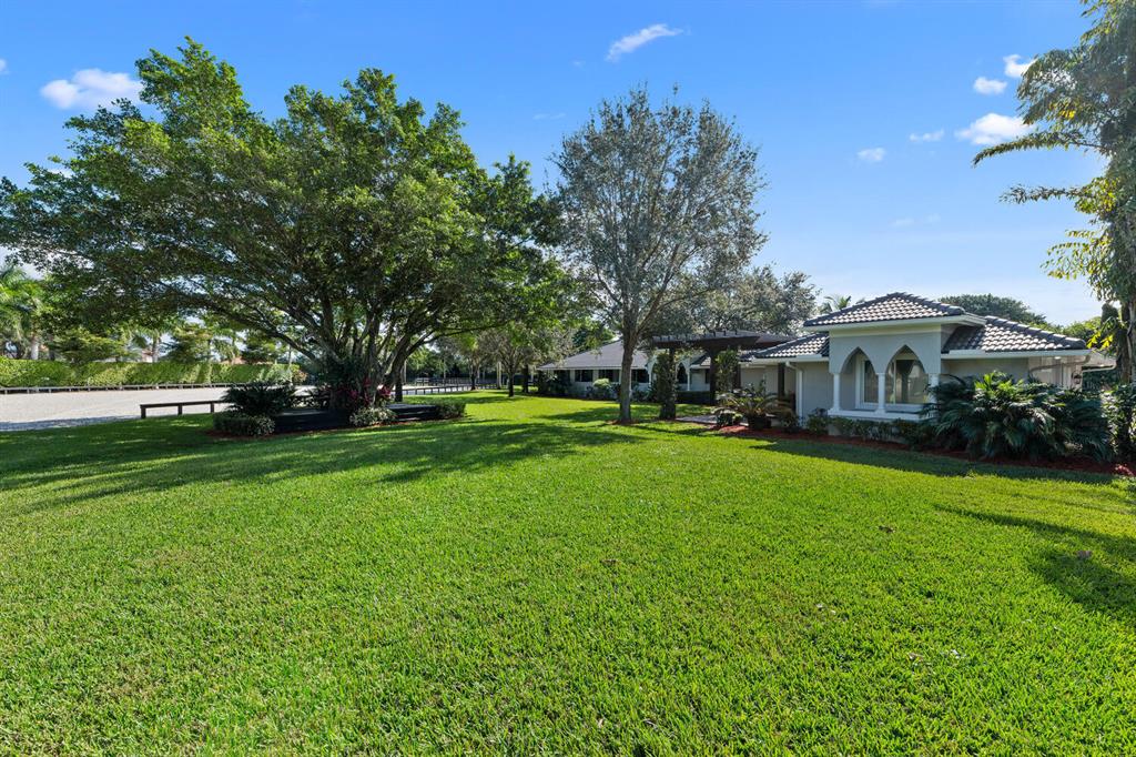 SADDLE TRAIL PARK OF WELLINGTON - Residential