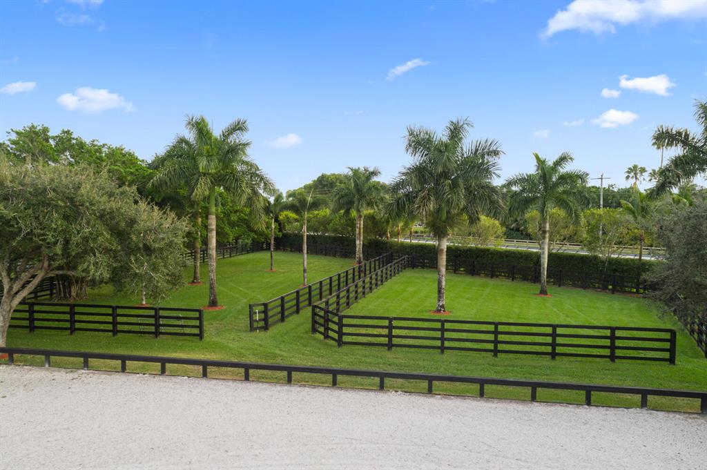 SADDLE TRAIL PARK OF WELLINGTON - Residential