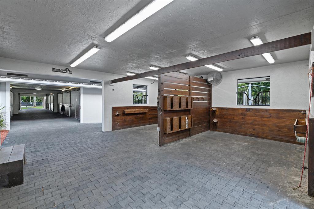 SADDLE TRAIL PARK OF WELLINGTON - Residential