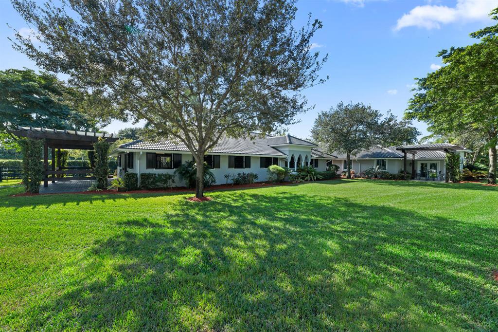 SADDLE TRAIL PARK OF WELLINGTON - Residential