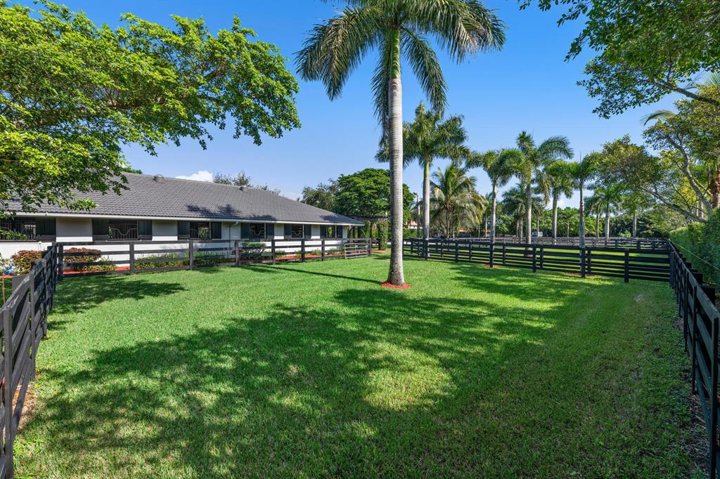 SADDLE TRAIL PARK OF WELLINGTON - Residential