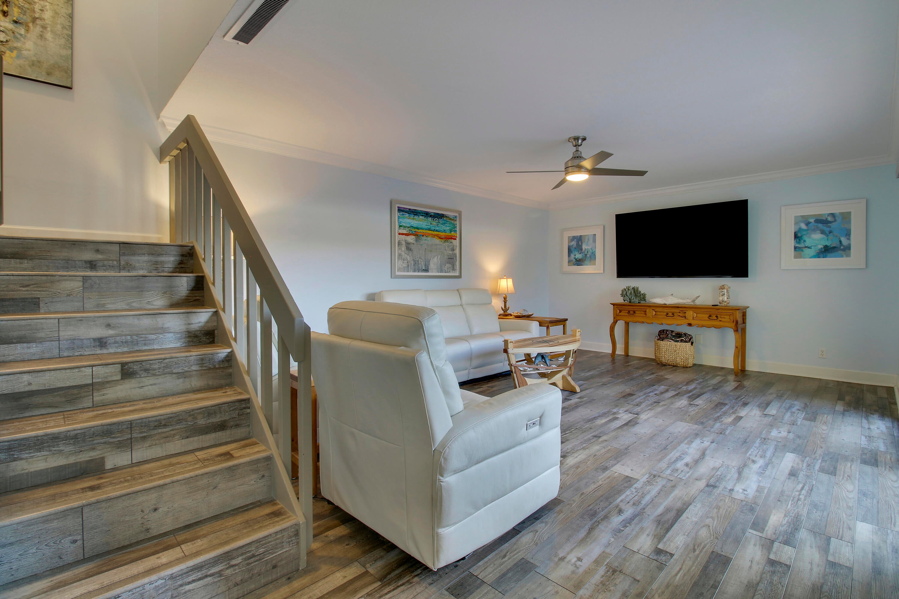 110 N DELAWARE Boulevard 8B